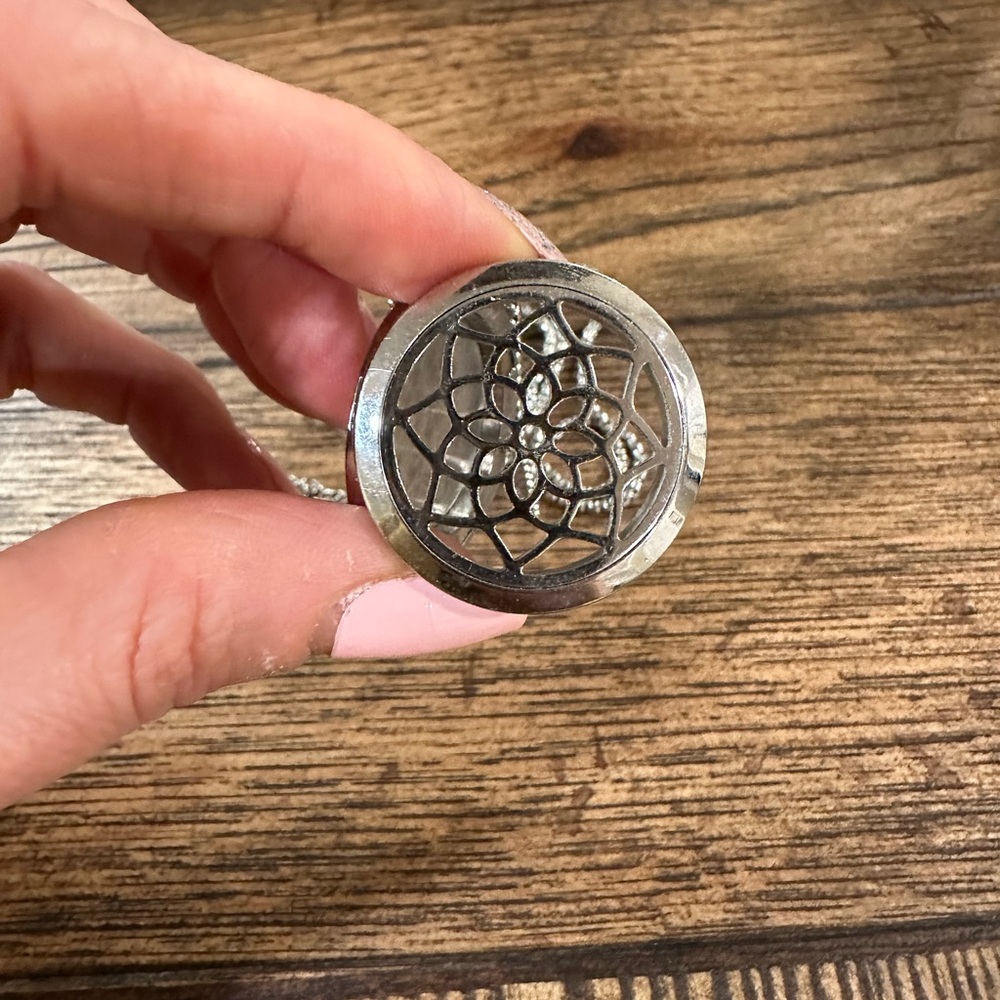 Diffuser Necklace - Picture 3 of 6